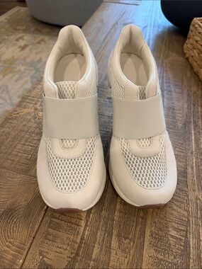 THE ICON HY-HEEL FROM SNEEX SIZE 6